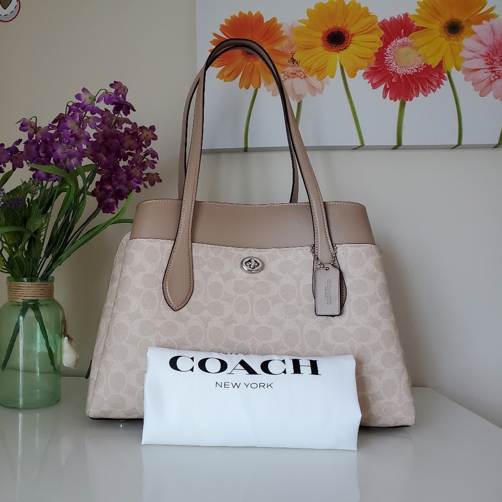 Coach Lora Carryall in Signature Canvas
